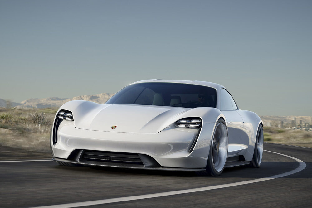 ポルシェ初の量産EV「タイカン」