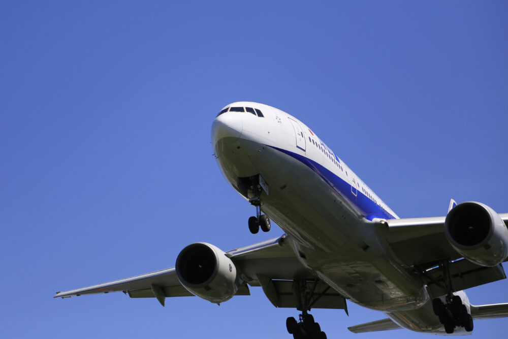 飛び立つ飛行機
