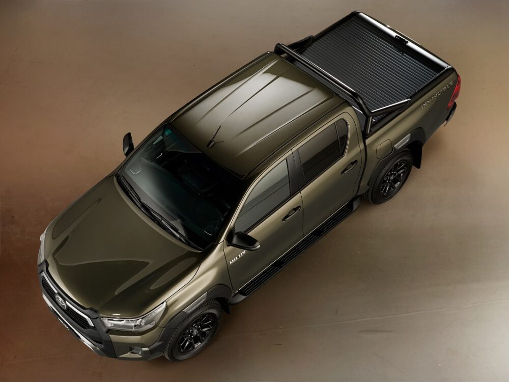 トヨタ ハイラックス インビシブル 電動ロールカバー装着車 俯瞰
