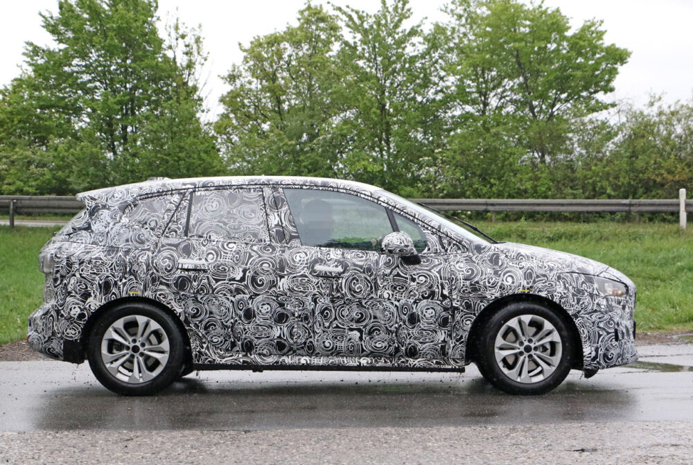 次期新型BMW 2シリーズ アクティブツアラー
ボディサイド