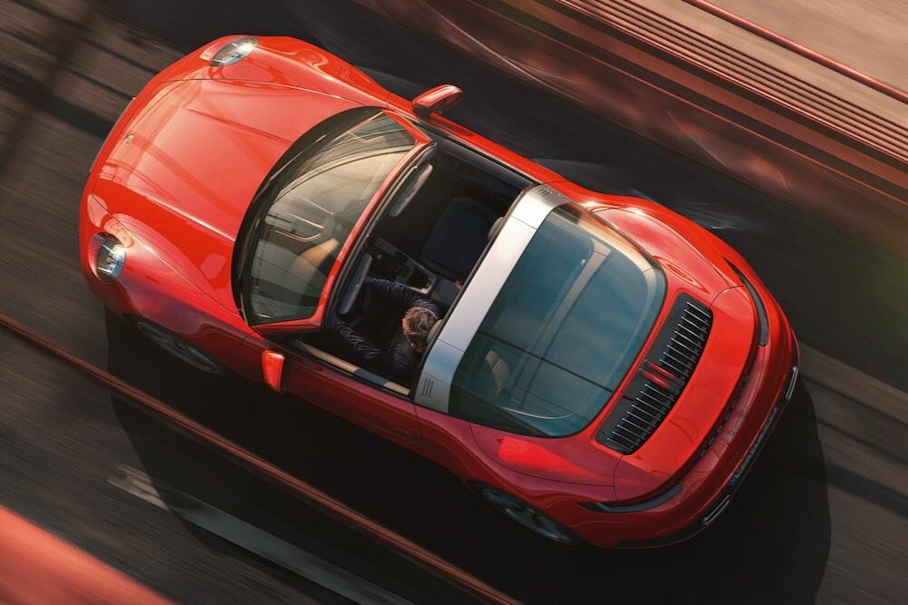 新型ポルシェ 911 タルガ
車両真上から俯瞰