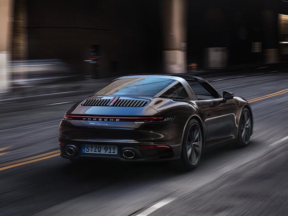 新型ポルシェ 911 タルガ
リア