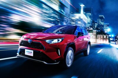 国産最速SUVか!トヨタ RAV4にPHVを追加、0-100km/h加速は6.0秒