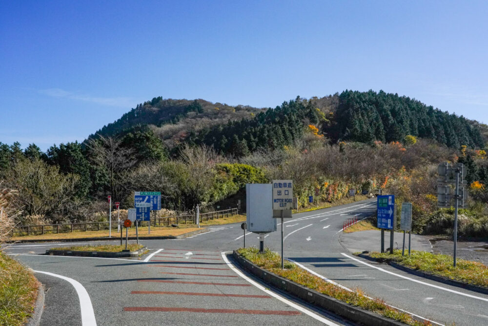 箱根スカイライン湖尻峠ICから芦ノ湖スカイライン方面を望む