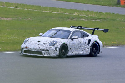 最強ポルシェ 911 GT3「R」レーシングカーモデルをスクープ!