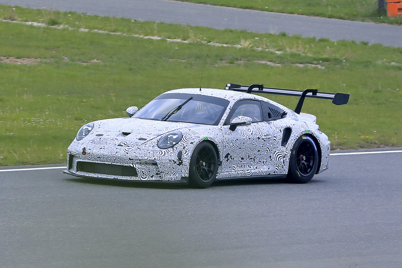 最強ポルシェ 911 Gt3 R レーシングカーモデルをスクープ Moby モビー