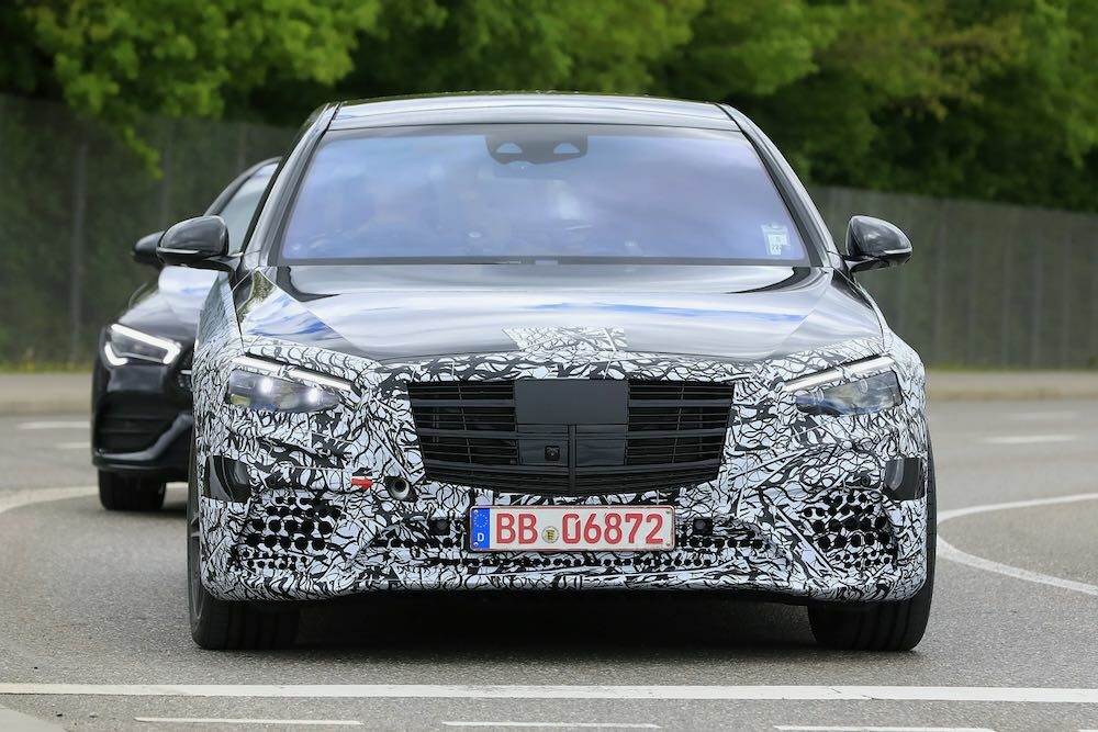 次期新型メルセデス・ベンツ Sクラス セダン 右ハンドル仕様 スパイショット
フロントマスク