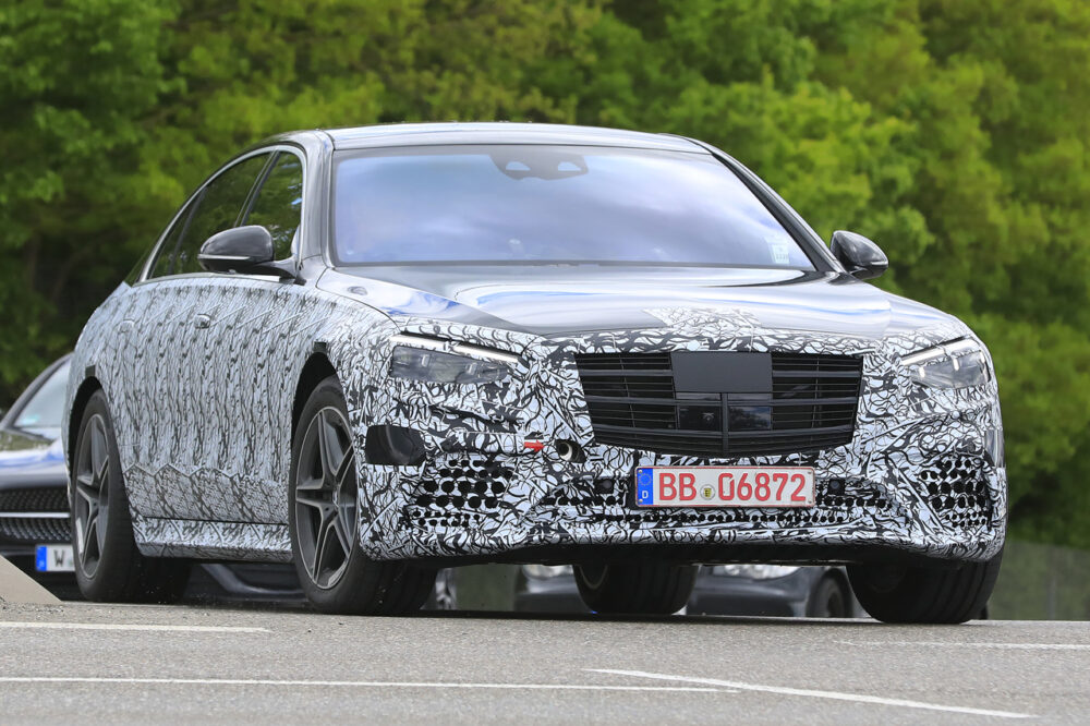 次期新型メルセデス・ベンツ Sクラス セダン 右ハンドル仕様 スパイショット
フロント・ボディサイド