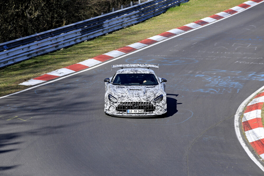 新型メルセデスAMG GT R ブラックシリーズ プロトタイプ スパイショット
ニュルブルクリンクを走行