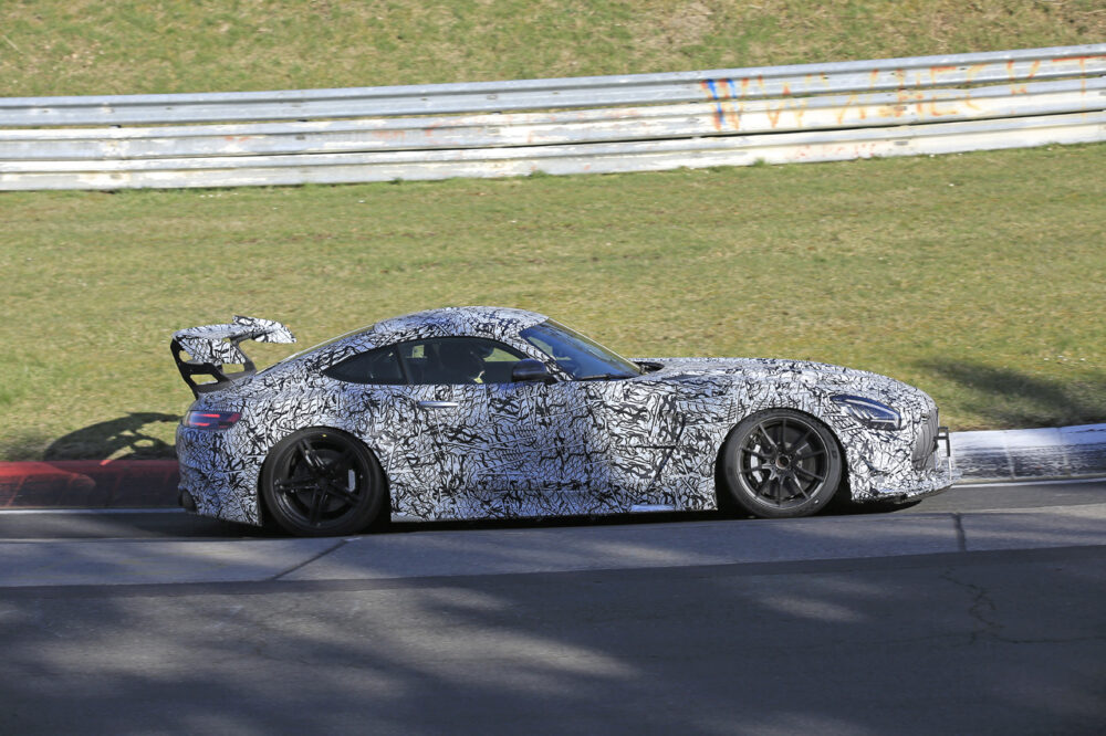 新型メルセデスAMG GT R ブラックシリーズ プロトタイプ スパイショット
ボディサイド¥