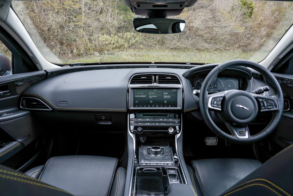 ジャガー XE 2019年モデル
インパネ