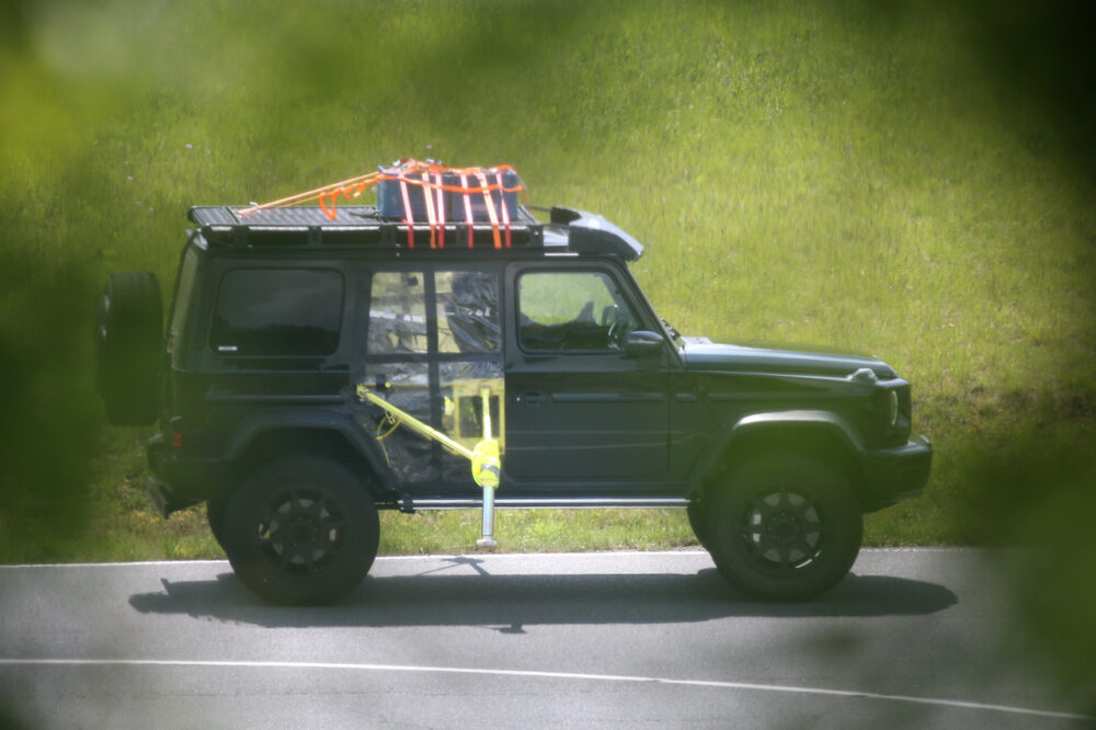 メルセデス・ベンツ Gクラス「4x4 2(スクエアード)」プロトタイプ スパイショット
ボディサイド