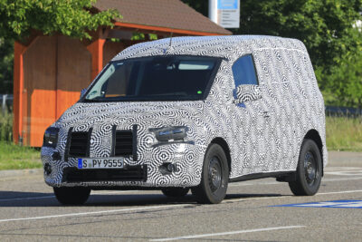 メルセデス・ベンツ新型シタンをスクープ!カングーが姉妹車でバネオの後継車