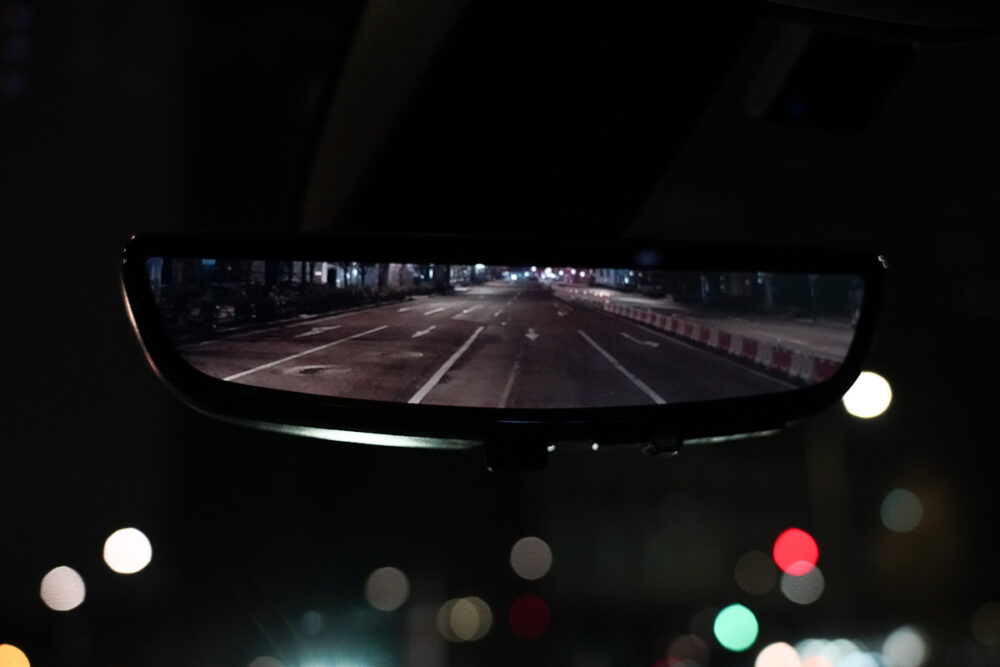 キャデラック XT6 ナイトクルーズ エディション
ルームミラー。カメラ映像表示時。