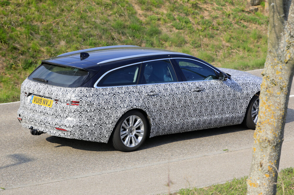 改良新型ジャガー XF スポーツブレーク プロトタイプ スパイショット
リア