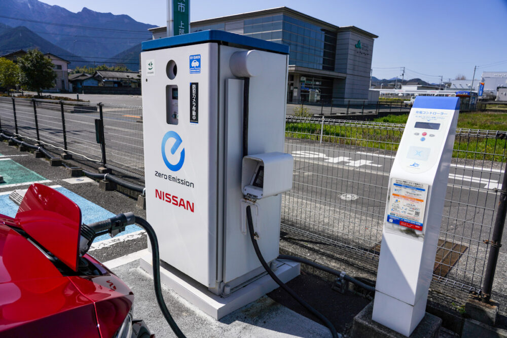 愛媛日産 新居浜萩生店の高岡東光製の充電器