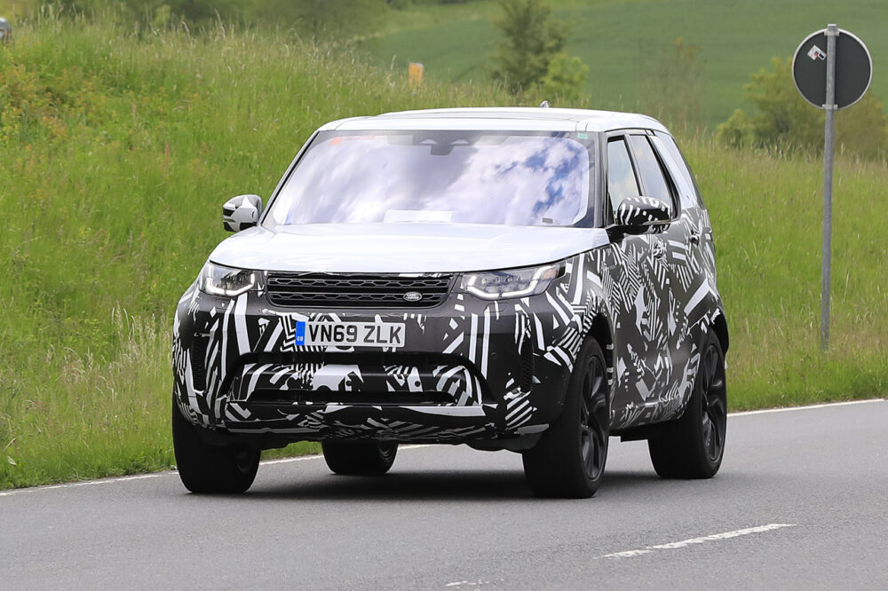 改良新型ランドローバー ディスカバリー プロトタイプ スパイショット
フロント