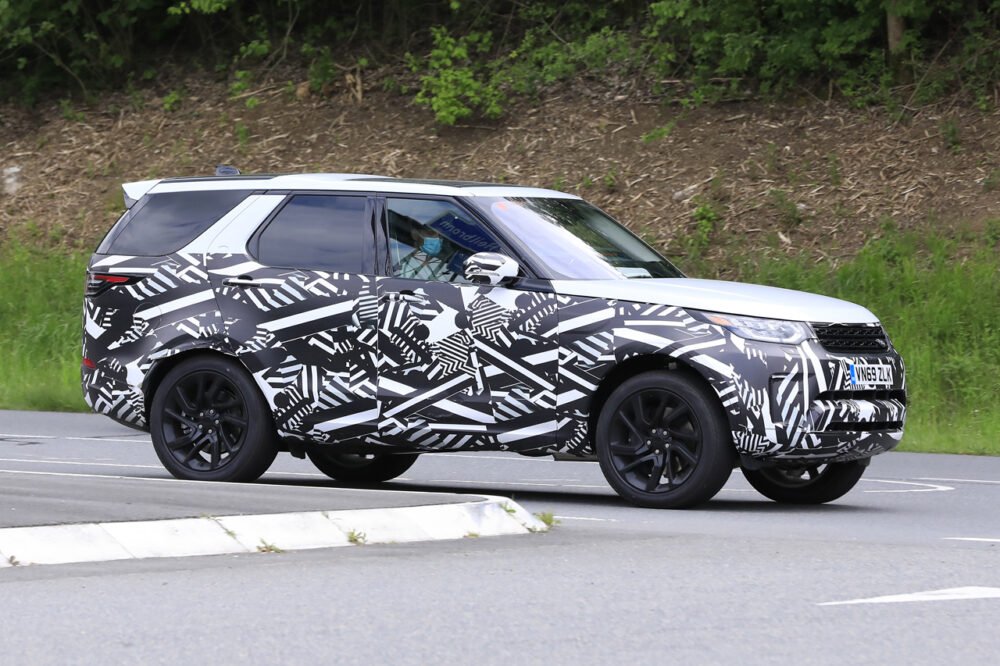 改良新型ランドローバー ディスカバリー プロトタイプ スパイショット
ボディサイド