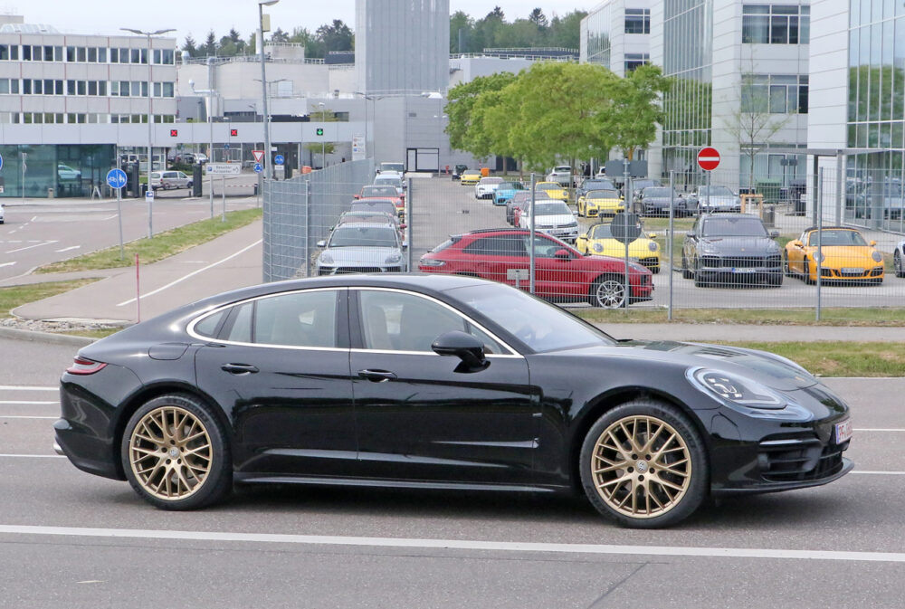 改良新型ポルシェ パナメーラ プロトタイプ スパイショット
ボディサイド
