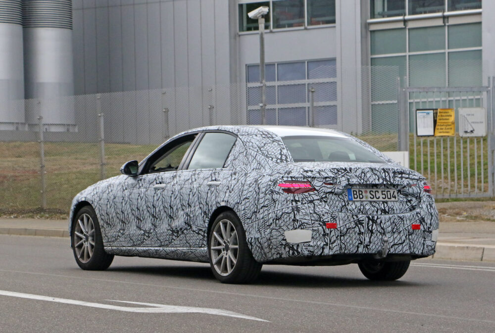 次期新型メルセデス・ベンツ Cクラス プロトタイプ スパイショット
ボディサイド・リア