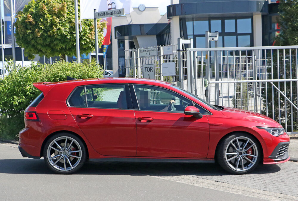 新型フォルクスワーゲン ゴルフ GTI TCR プロトタイプ スパイショット
ボディサイド