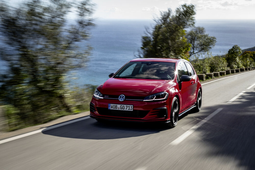 先代ゴルフGTI TCR
フロントとボディサイド