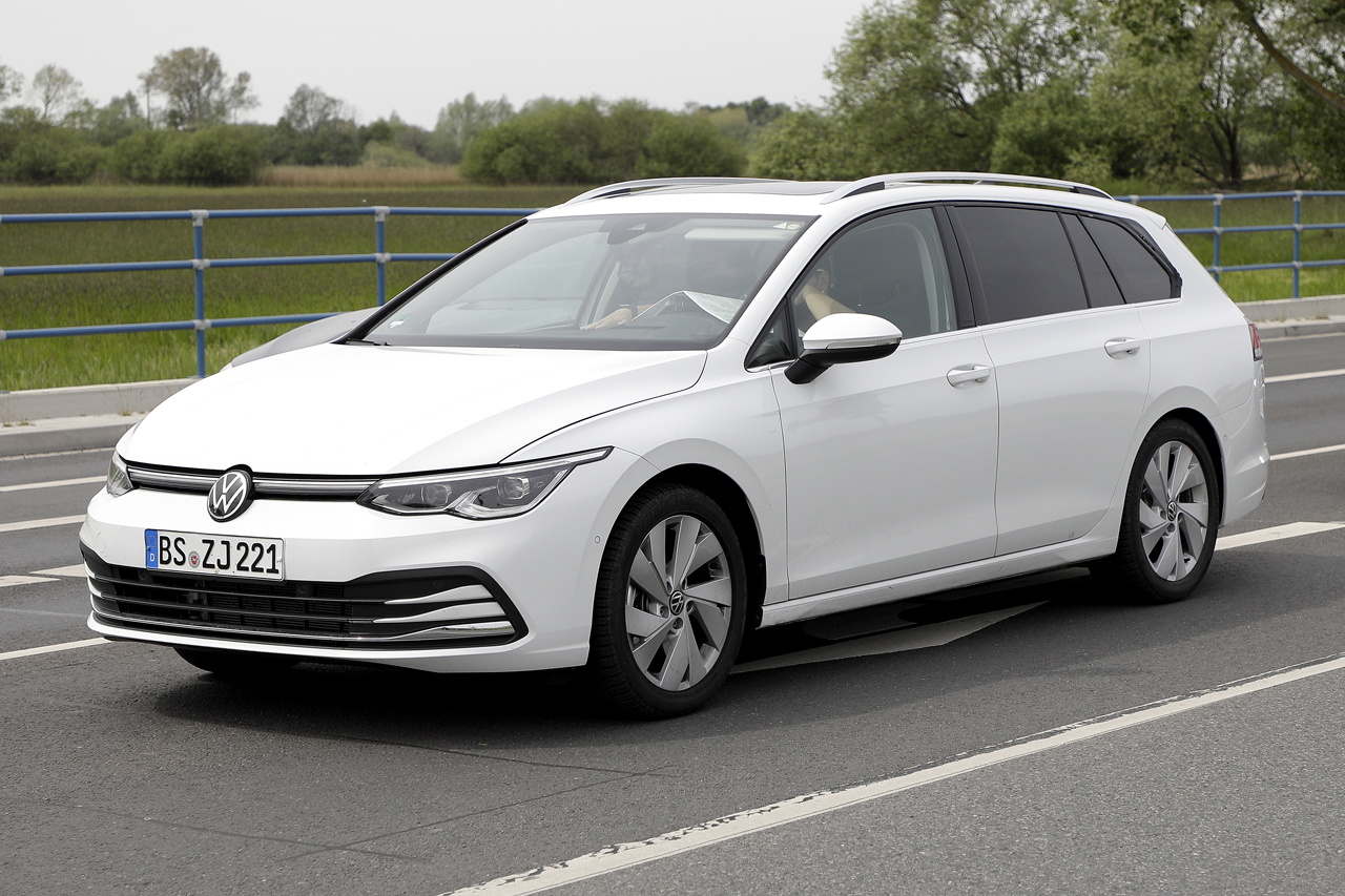 次期新型vw ゴルフ ヴァリアントをスクープ プロトタイプはクーペスタイルに変化 Moby モビー 次期新型vw ゴルフ ヴァリアントをスクープ プロトタイプはクーペスタイルに変化 Moby モビー