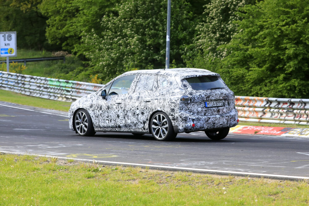 次期新型BMW 2シリーズ アクティブツアラー リアサイド