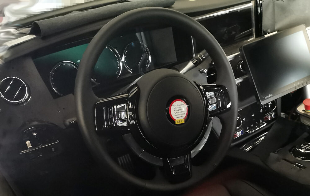 次期新型ロールス・ロイス ゴースト プロトタイプ スパイショット
ハンドル・メータークラスター