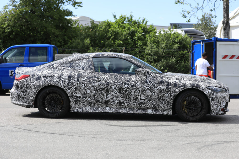 次期新型BMW M4クーペ プロトタイプ スパイショット
ボディサイド