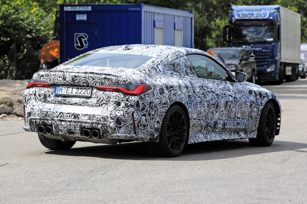 次期新型BMW M4クーペ プロトタイプ スパイショット
リア・ボディサイド