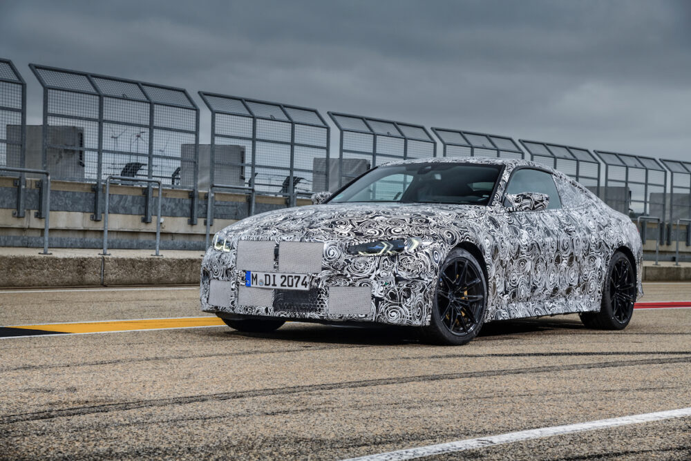 次期新型 BMW M4クーペ 公式リーク
フロントとボディサイド