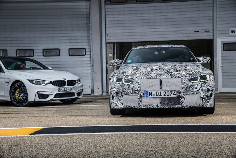 次期新型 BMW M4クーペ 公式リーク
画像左は現行モデル