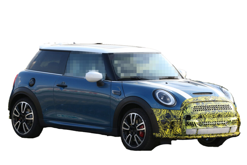 改良新型MINI クーパーS プロトタイプ スパイショット
フロントとボディサイド