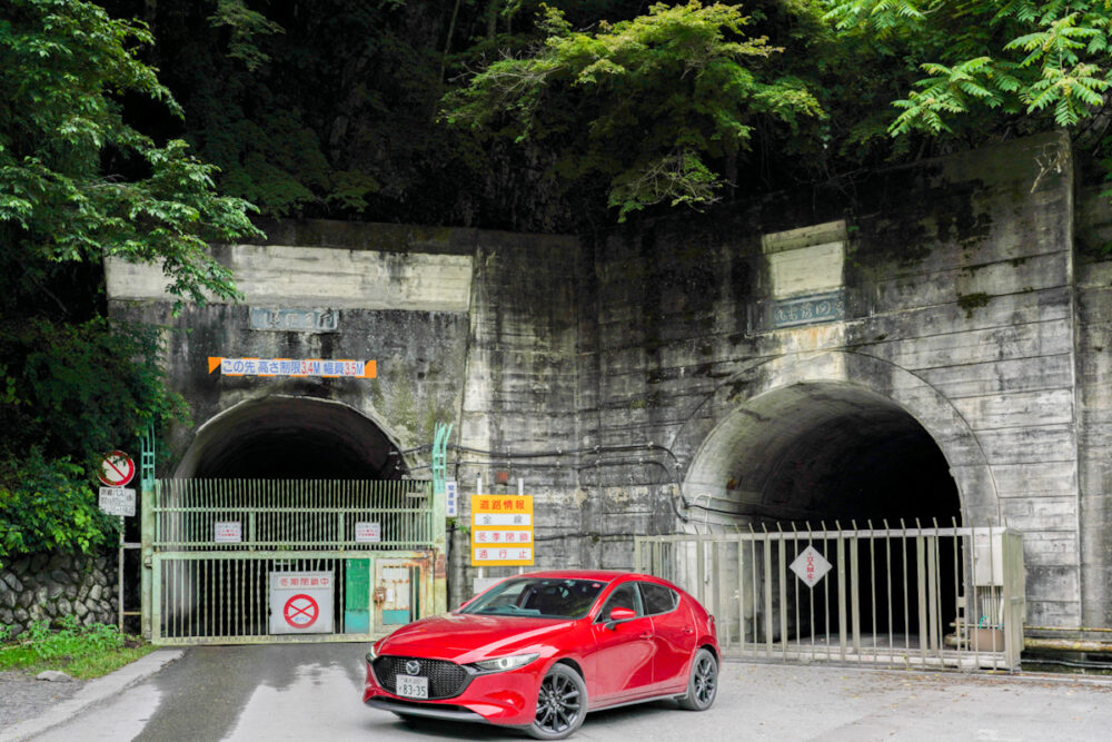 マツダ3 ファストバック X MT/AWD
通行止めの開運隧道前で撮影