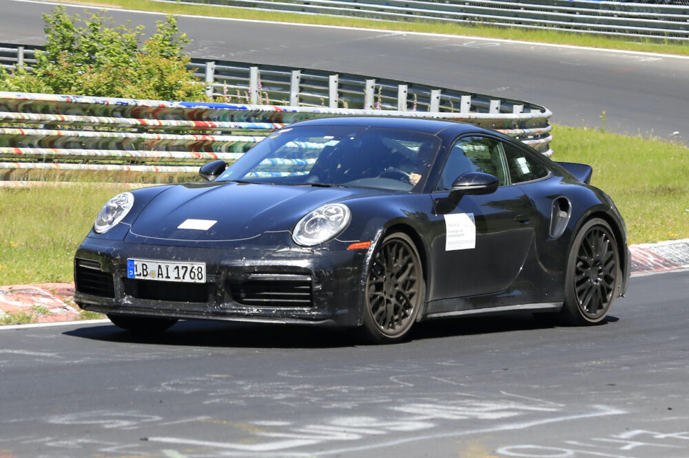 新型ポルシェ 911 ターボ スポーツクラシック プロトタイプ スパイショット
フロントとボディサイド