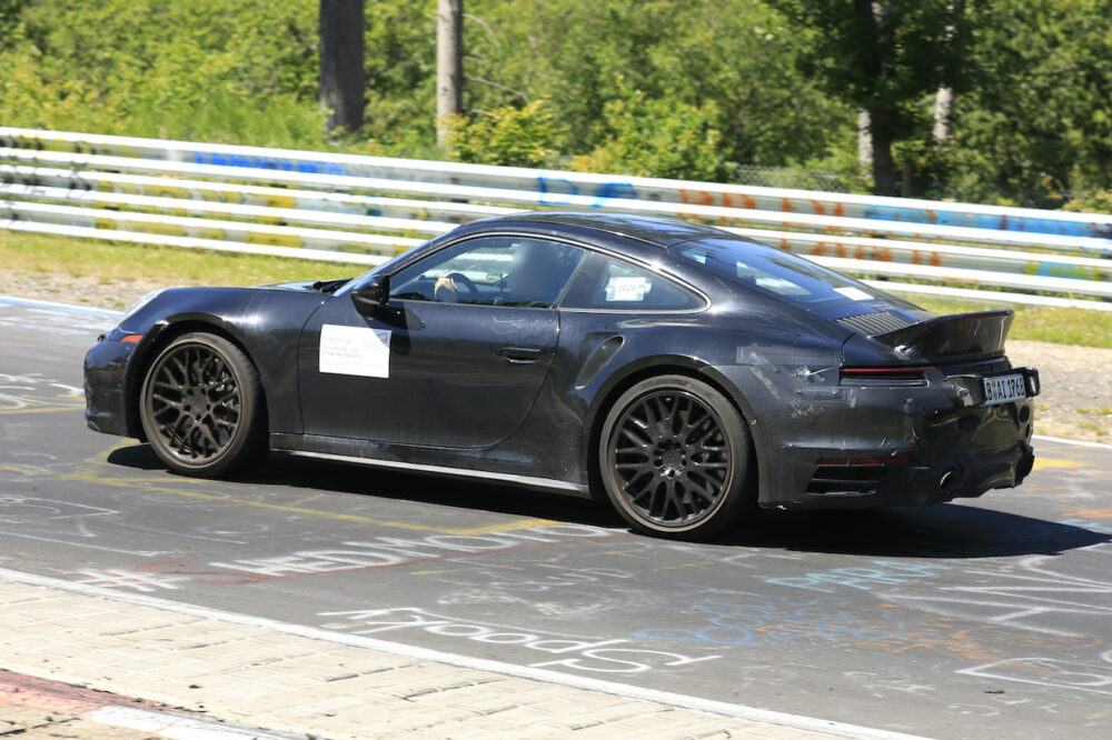 新型ポルシェ 911 ターボ スポーツクラシック プロトタイプ スパイショット
ボディサイド