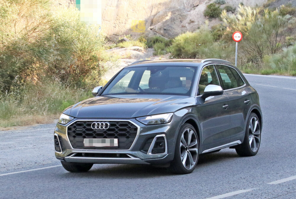 改良新型アウディ SQ5 プロトタイプ スパイショット
フロントとボディサイド