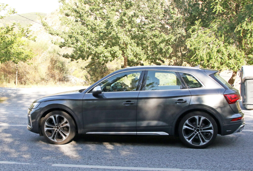 改良新型アウディ SQ5 プロトタイプ スパイショット
ボディサイド