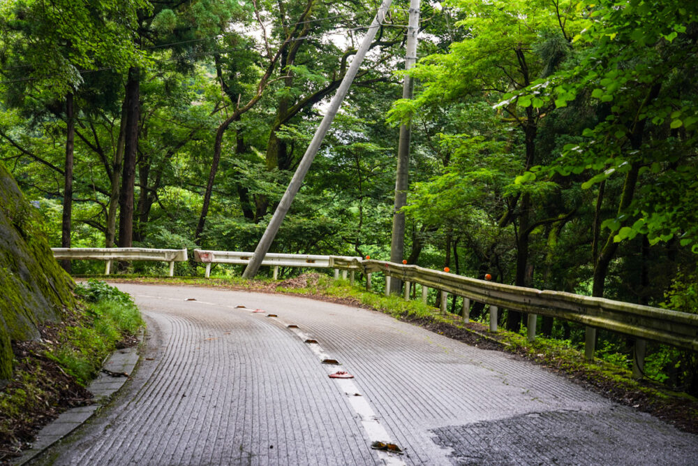 正丸峠の対面二車線区間
