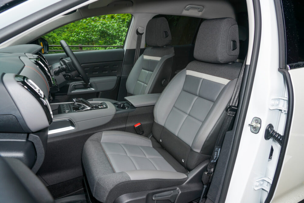 シトロエン C5エアクロスSUV
フロントシート