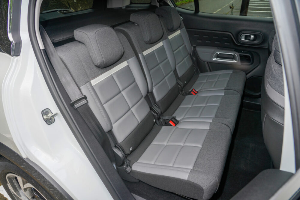 シトロエン C5エアクロスSUV
リアシート