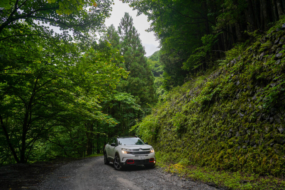 シトロエン C5エアクロスSUV
山岳路