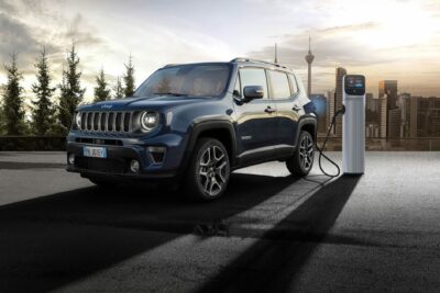 ジープ初のPHEV「レネゲード 4xe」を今秋国内発売へ。“MUTEK”とコラボしたデジタルアートコンテストも