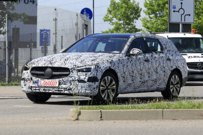 次期新型メルセデス・ベンツ Cクラス ステーションワゴンのプロトタイプをスクープ!