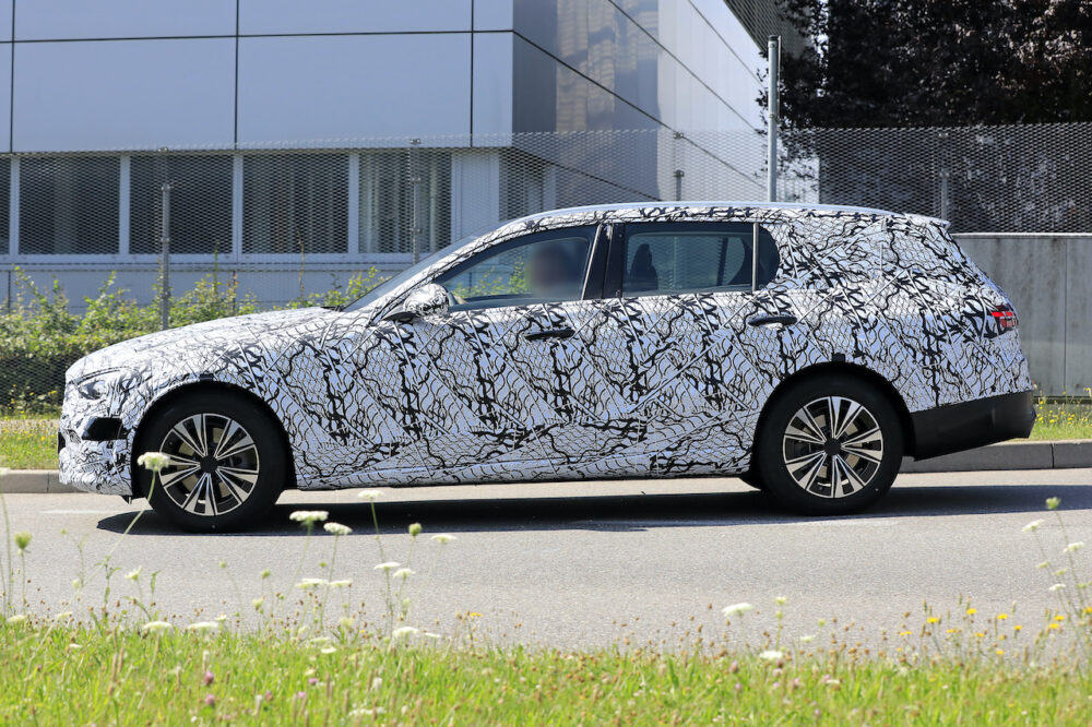 メルセデス・ベンツ 次期新型 Cクラス ステーションワゴン プロトタイプ スパイショット
ボディサイド