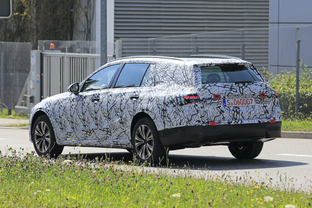 メルセデス・ベンツ 次期新型 Cクラス ステーションワゴン プロトタイプ スパイショット
リアサイド