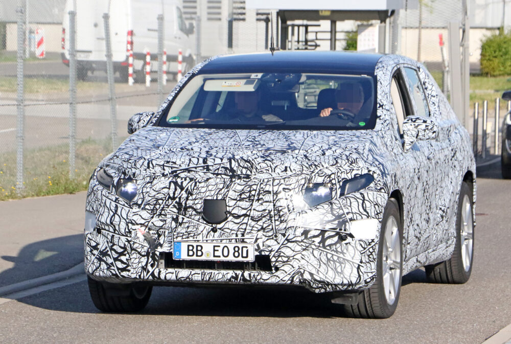 次期新型 メルセデス・ベンツ EQE プロトタイプ スパイショット