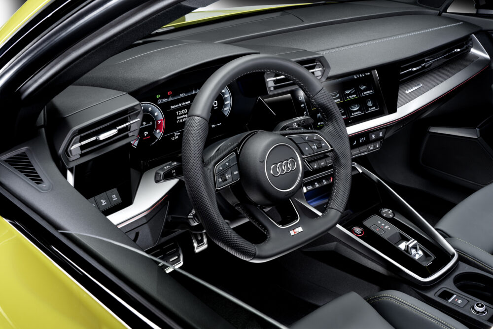 新型アウディ S3 スポーツバック
運転席周り