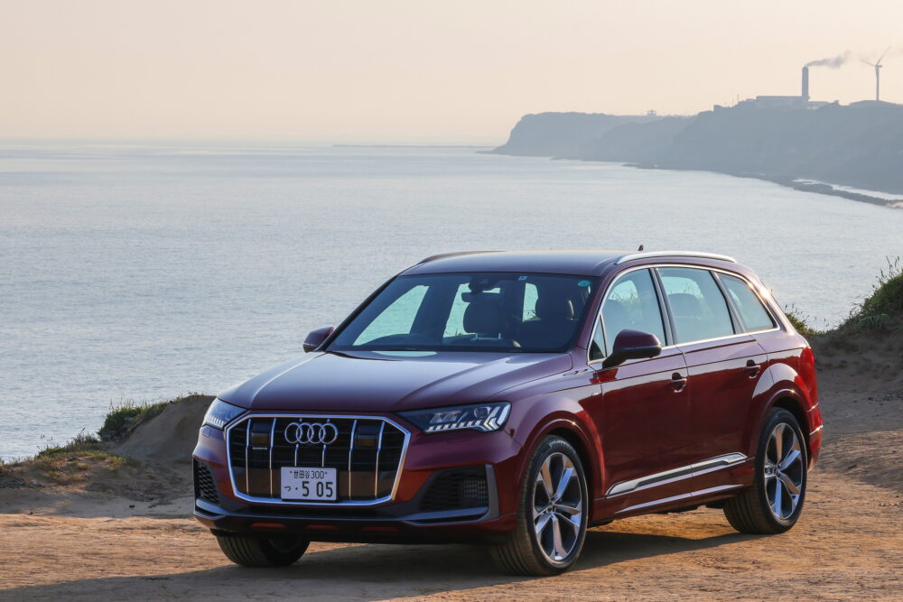 新型3代目 アウディ Q7
フロント